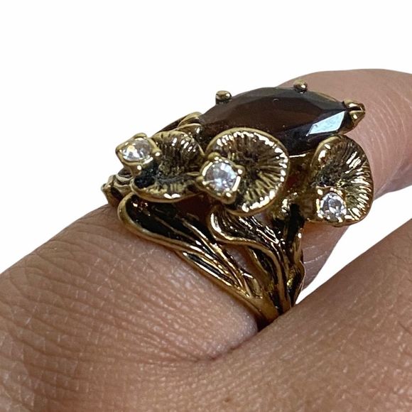 Gold plated Flower Design Ring - Picture 1 of 7